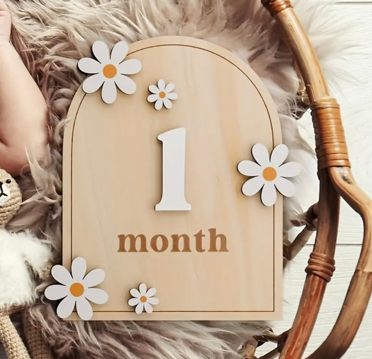 Wooden Baby Monthly Milestone Discs with Daisies – Floral Age Markers for Photos