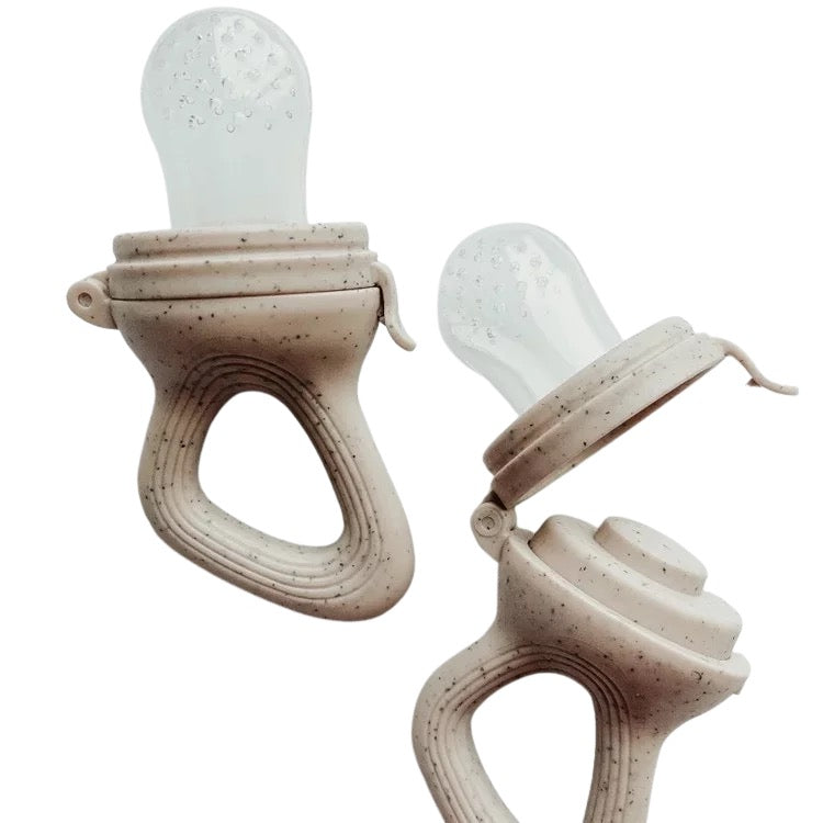 Maxims food feeder