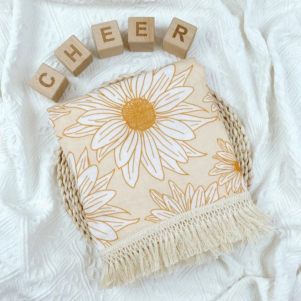 Daisy Fringe blanket/swaddle