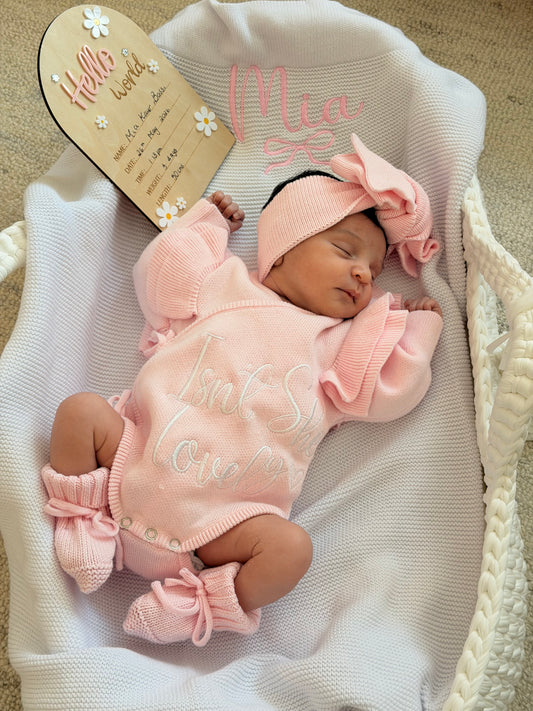 Personalised Organic Cotton Knitted Baby Gift Set – English or Arabic Embroidery