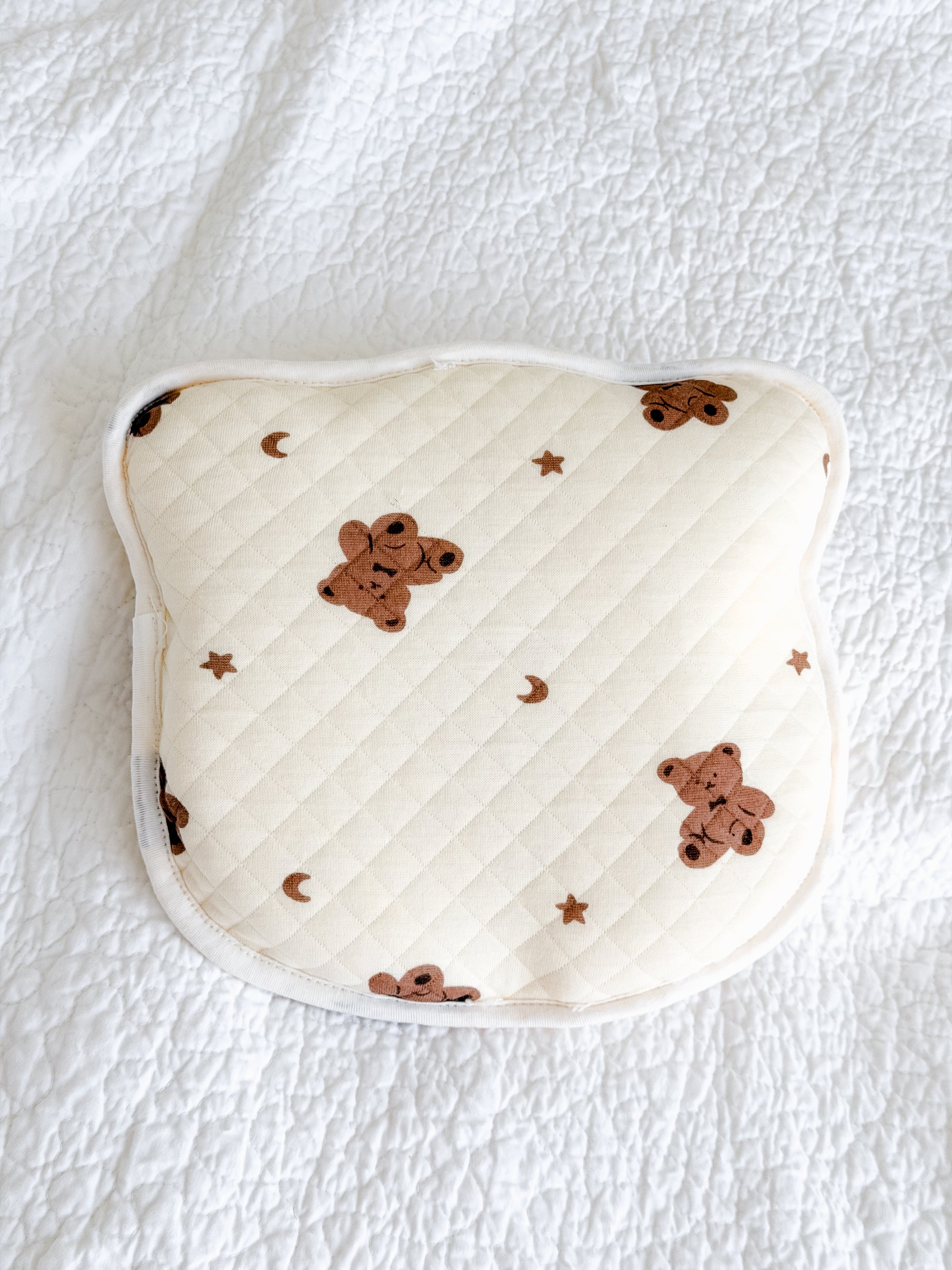 Side view of contoured memory foam baby pillow showing gentle head support shape — for newborns 0-12 months in Dubai UAE
